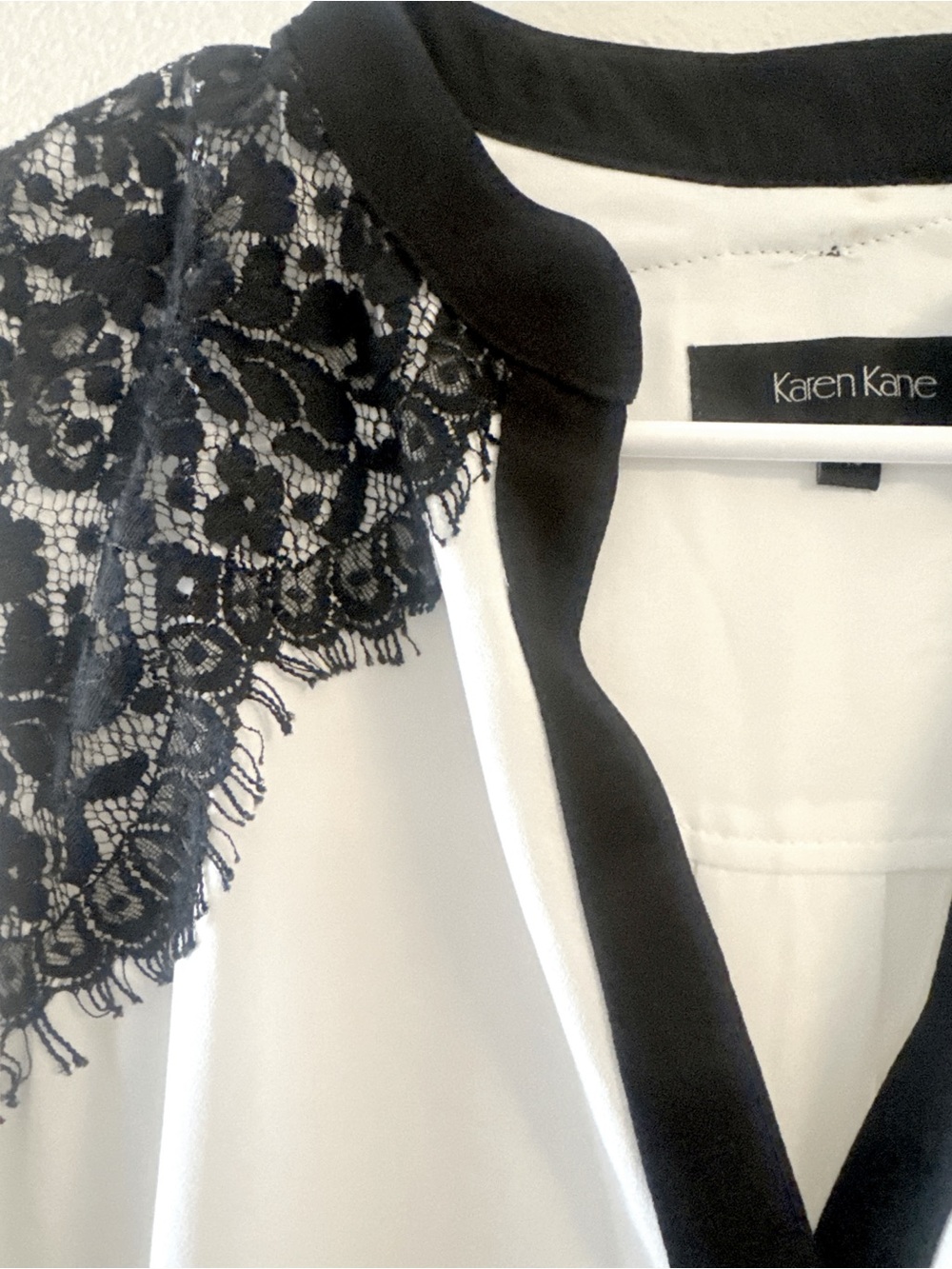 Karen Kane White Blouse Black Lace Yoke Trim Long Sleeve Career Top Size XS - Picture 4 of 7